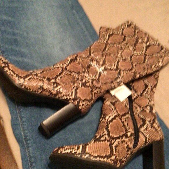 A New Day Women's Brandee Knee High Heeled Boots, Taupe/Snake - Sizes 6.5 - Picture 1 of 4